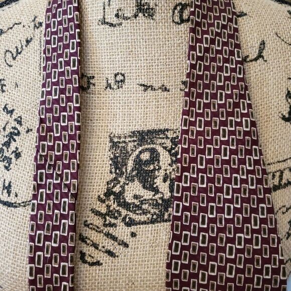 Geometric Print Silk Kenneth Cole Tie - Picture 4 of 8